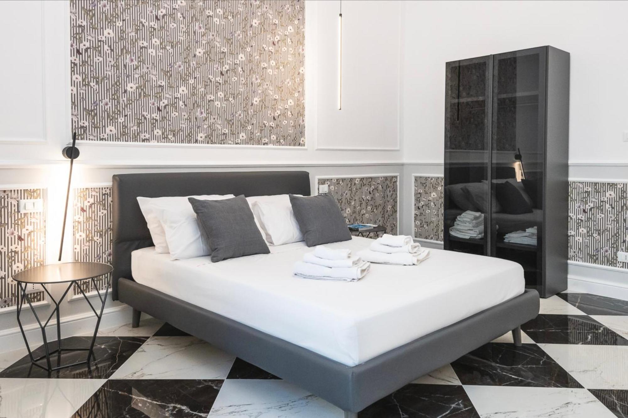 Nitti 76 Luxury Apartment Taranto Exterior foto